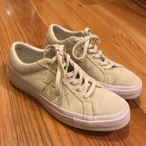 White Converse One Star Suede shoe - size 8